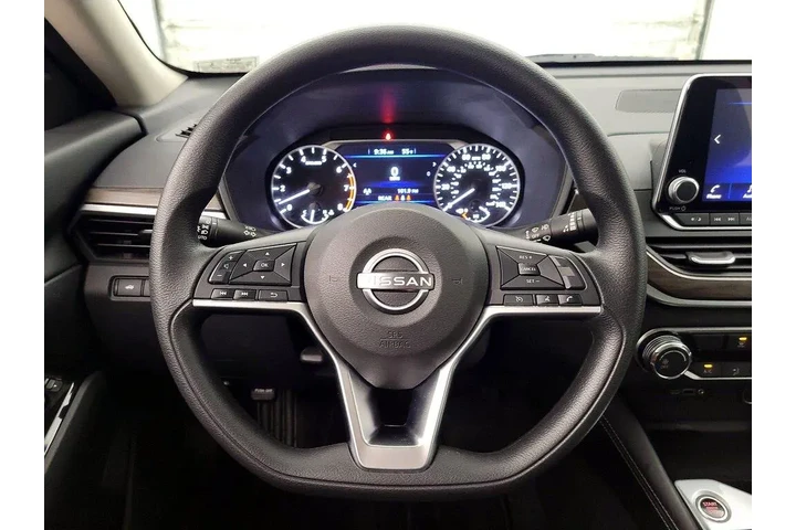 $21998 : Nissan Altima 2023 2.5 SV 4d image 10