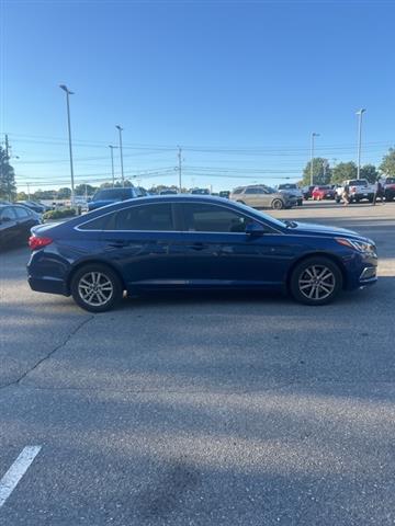 $10995 : PRE-OWNED 2015 HYUNDAI SONATA image 2