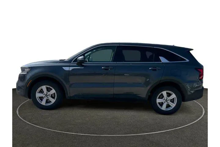 $21066 : Kia Sorento 2022 LX 4dr SUV image 2
