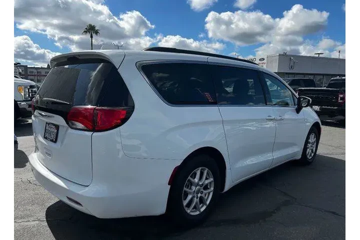 $18988 : Chrysler Voyager 2020 LXi 4d image 3