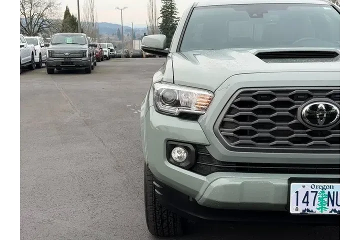 $39983 : Toyota Tacoma 2022 4x4 TRD S image 8