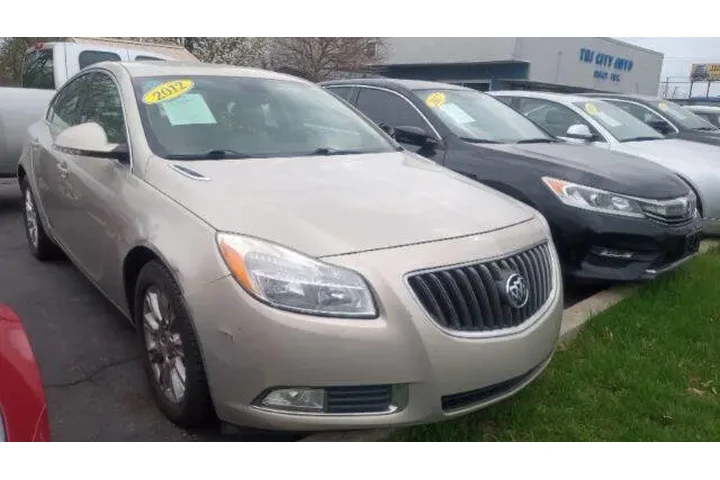$8500 : 2012 Regal image 1
