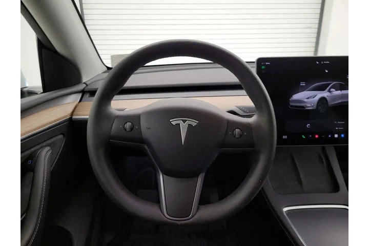 $39998 : Tesla Model Y 2025 Long Rang image 10