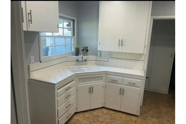 $2750 : Beautiful Single Family Home image 1