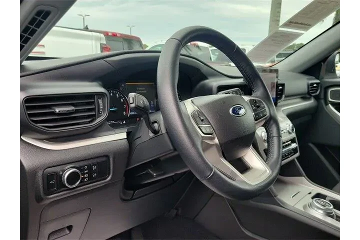 $29990 : Ford Explorer 2023 XLT 4dr S image 8