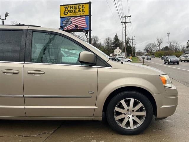 $4995 : 2009 Town and Country Touring image 4