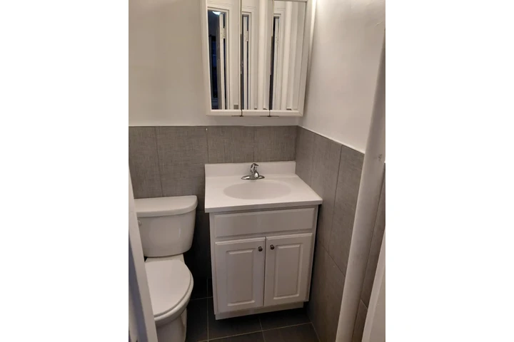 $1050 : Cuarto en Flushing en Edificio image 3