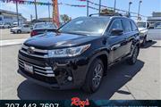 2017 Highlander XLE SUV thumbnail