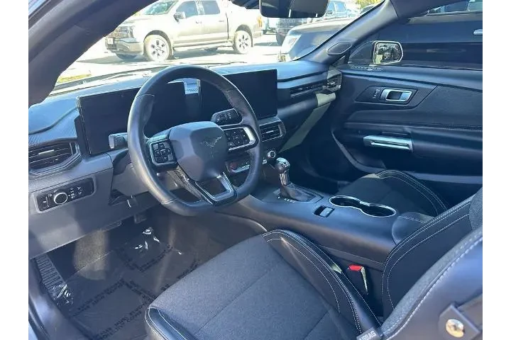 $25900 : Ford Mustang 2024 EcoBoost 2 image 5