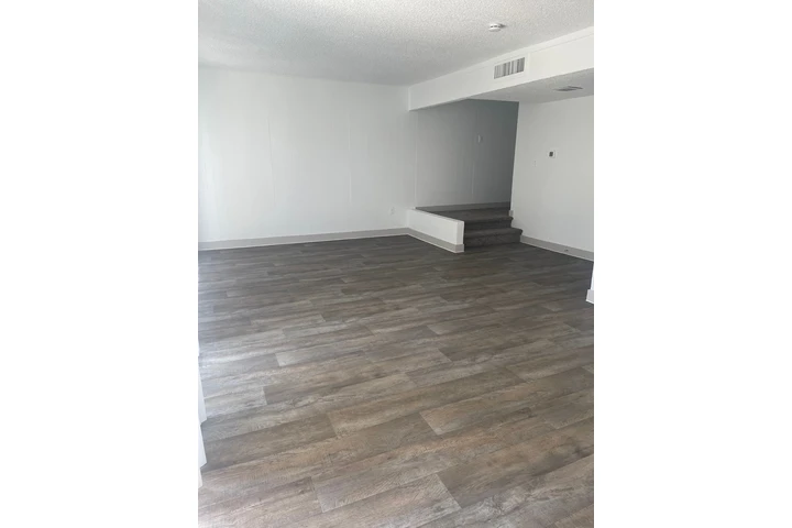 $1150 : The Glenn Apartments image 3