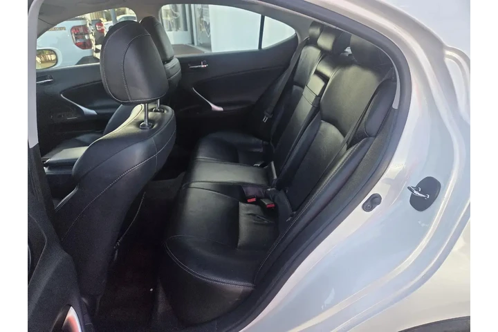 $15950 : Lexus IS 350 2011 4dr Sedan image 8