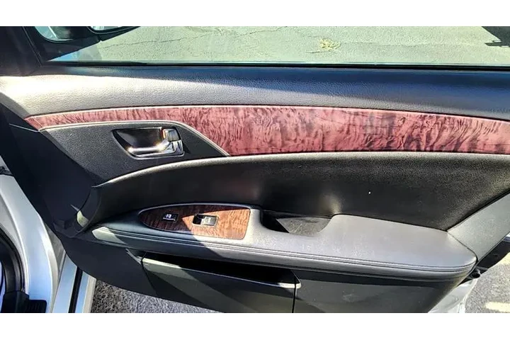 $9999 : 2011 Avalon image 1