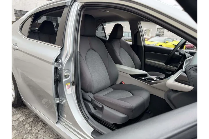 $13256 : Toyota Camry 2018 LE 4dr Sed image 10