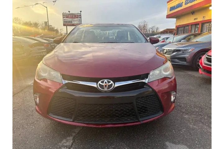 2017 Camry SE image 3