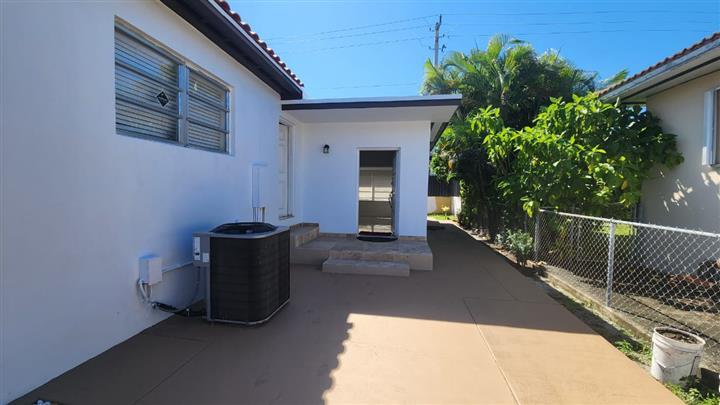 $878000 : Vendo casas single Family tipo image 1