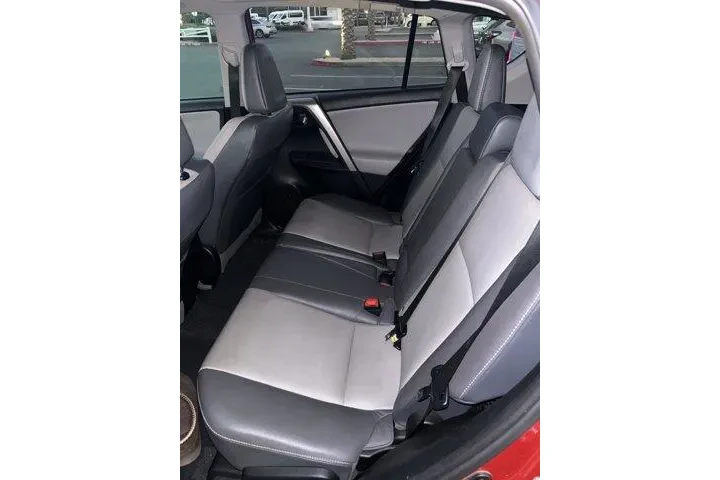 $16084 : Toyota RAV4 2015 Limited 4dr image 2