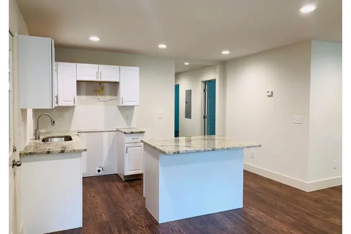 $1900 : 3704 Asbury Ln SW, Atlanta, GA image 4