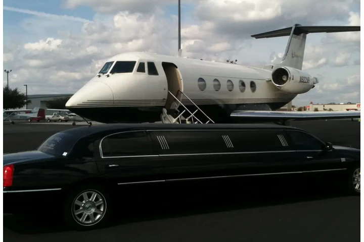 Hamptons Leisure Limo image 2
