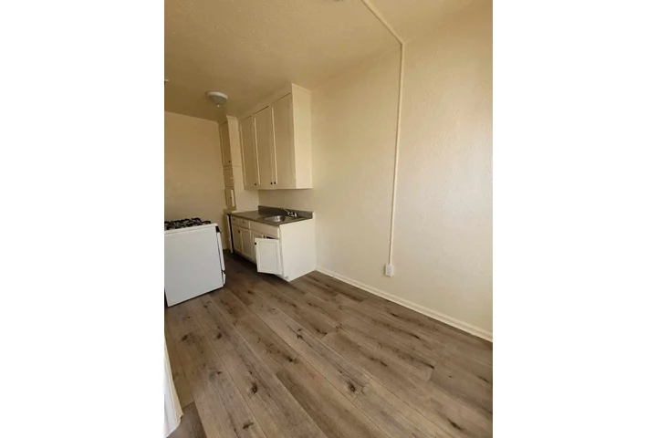 $1500 : Estudio Cerca Alvarado y 8th image 3