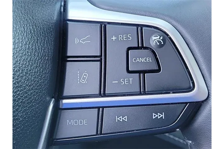 $34006 : Toyota Highlander 2022 XLE 4 image 9