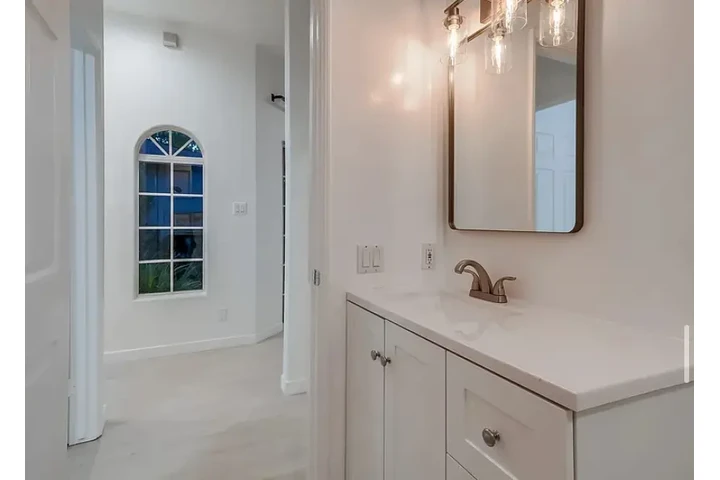 $2550 : Beautiful 3Bedroom House in LA image 6