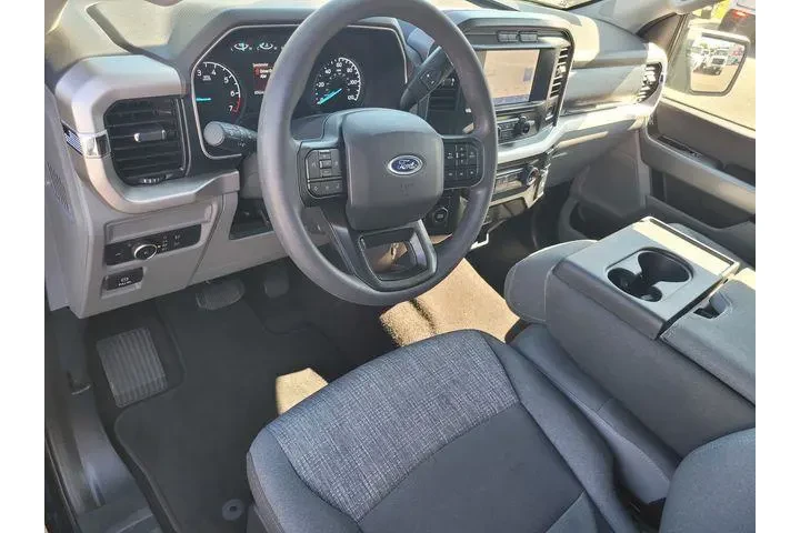 $32032 : Ford F-150 2021 4x2 XLT 4dr image 9