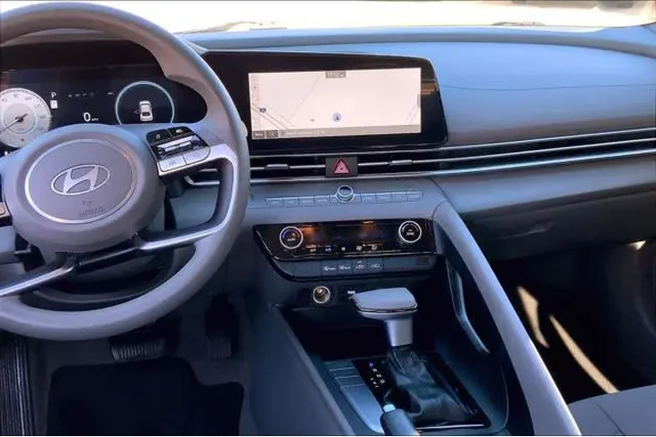 $19197 : Hyundai ELANTRA 2024 SEL 4dr image 7