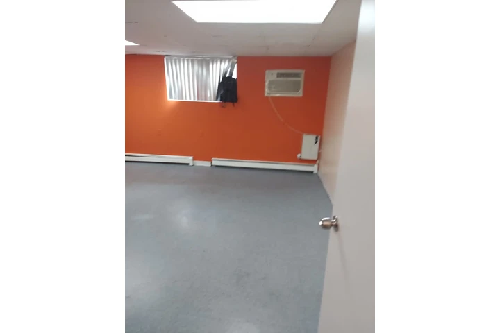 $1000 : Oficina  Junction Bvd 40ave. image 5