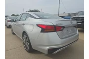 $20677 : Nissan Altima 2023 2.5 SL 4d thumbnail