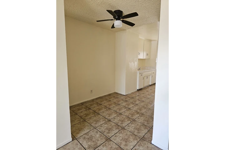 $1900 : 1bed Apt. En  North Hills image 4