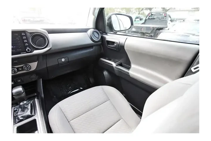 $28681 : Toyota Tacoma 2020 4x2 TRD O image 9