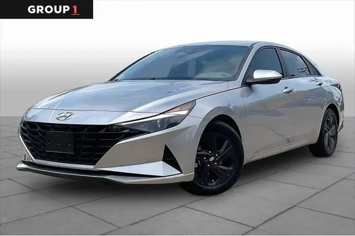 $20007 : Hyundai ELANTRA 2023 SEL 4dr image 1