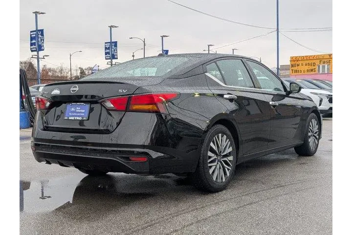 $18198 : Nissan Altima 2024 2.5 SV 4d image 3