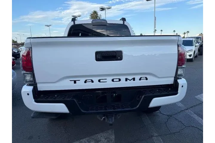 $27641 : Toyota Tacoma 2017 4x2 TRD O image 4