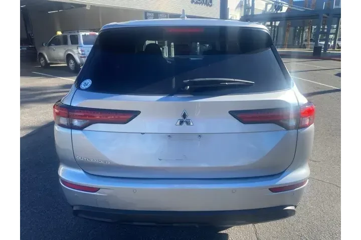 $19999 : Mitsubishi Outlander 2022 ES image 6