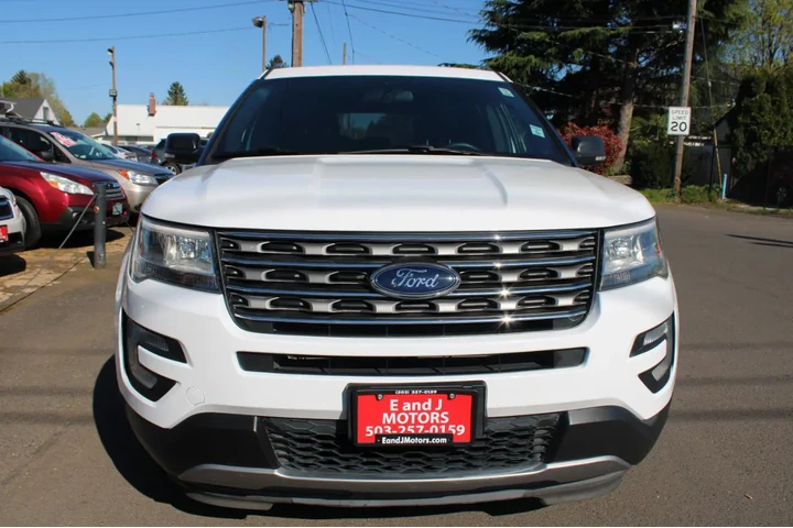 $16995 : 2017 Explorer XLT 4WD image 2