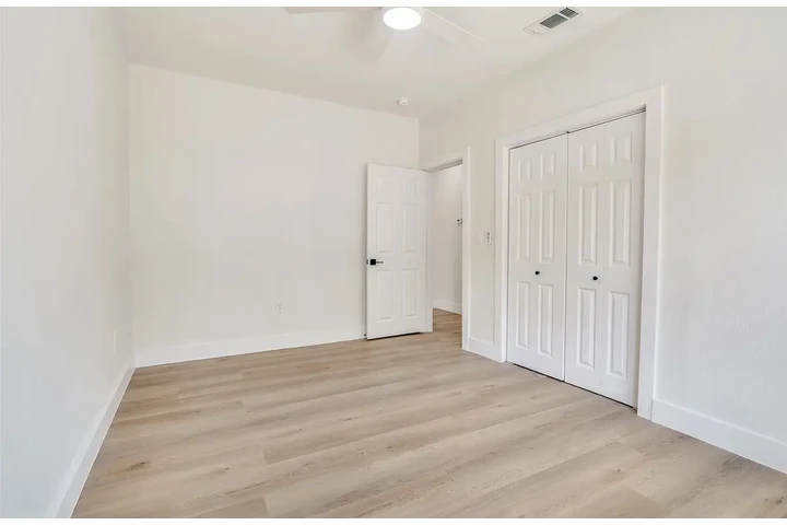 $1000 : Dallas: ¡3 habitaciones, 2 bañ image 3