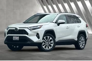 $32000 : Toyota RAV4 2022 AWD XLE Pre thumbnail