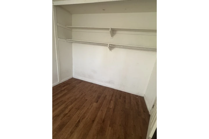 $800 : Se renta recamara image 1