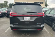 $29490 : Chrysler Pacifica Plug-In Hy thumbnail