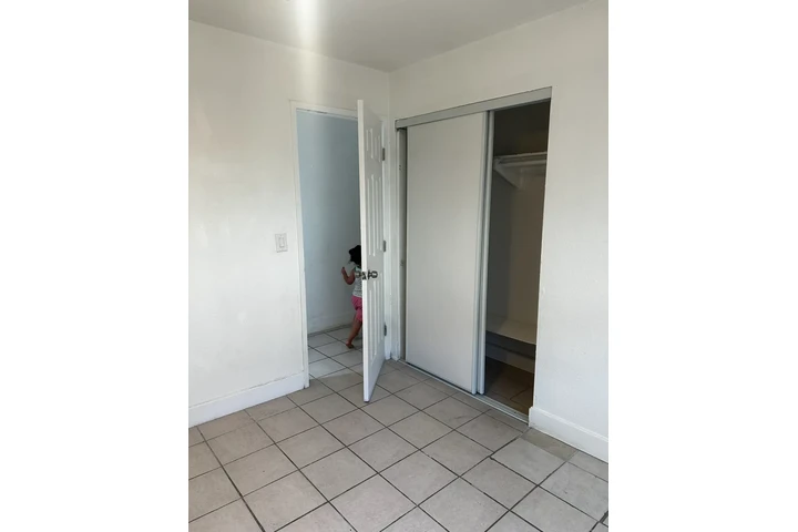 $1000 : Cuarto image 1