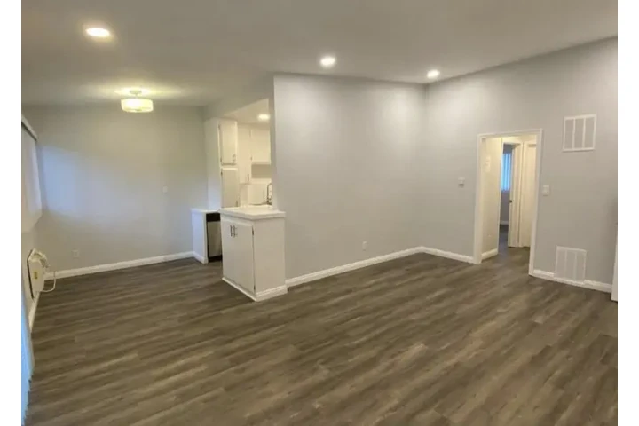 $1100 : APTO RENOVADO EN LOS ANGELES image 4