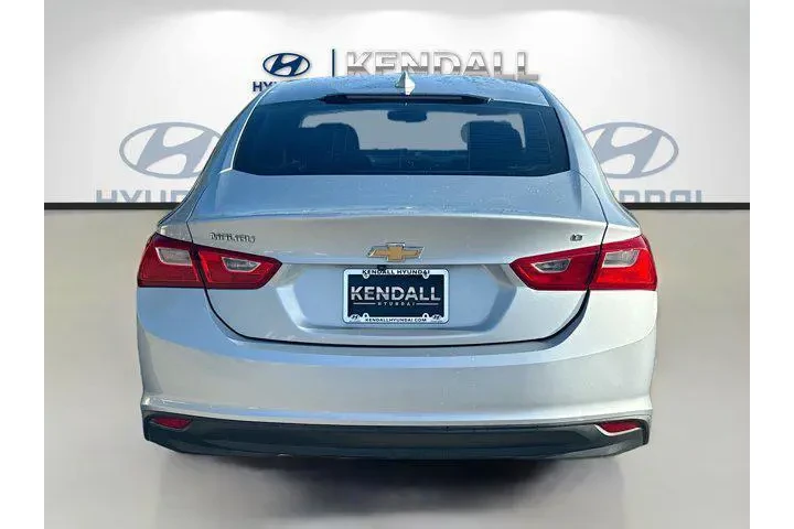 $8922 : Chevrolet Malibu 2018 LT 4dr image 4