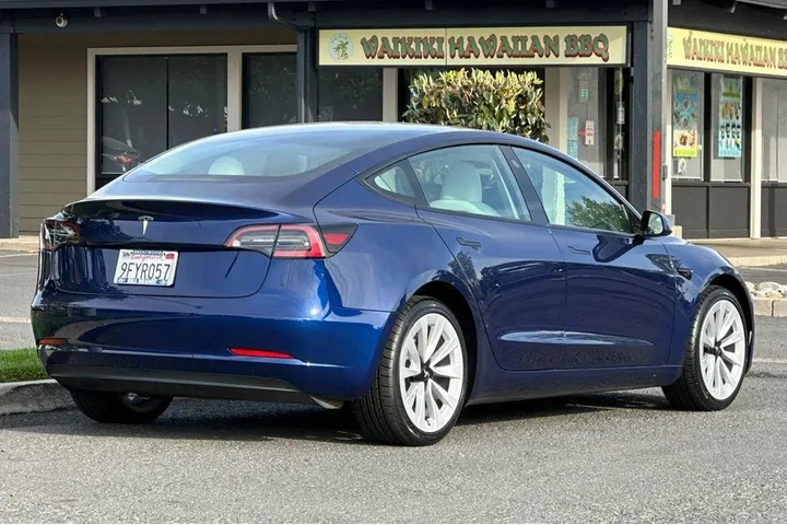$26997 : Tesla Model 3 2023 4dr Sedan image 3
