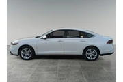 $28404 : Honda Accord 2024 LX 4dr Sed thumbnail