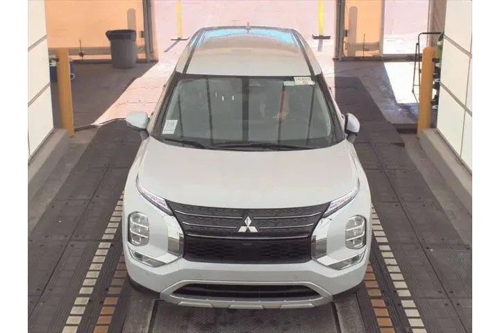 $24631 : Mitsubishi Outlander 2024 SE image 2