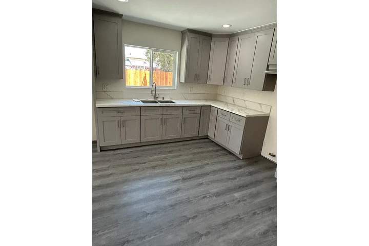$1470 : Bell Gardens Renta Ready!! image 5