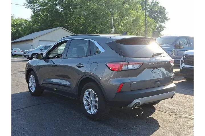 $22087 : Ford Escape 2022 AWD SE 4dr image 5