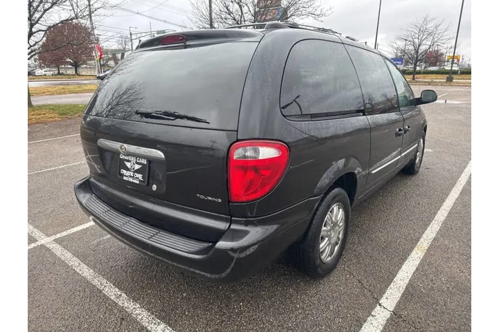 $4700 : 2004 Town and Country Touring image 6