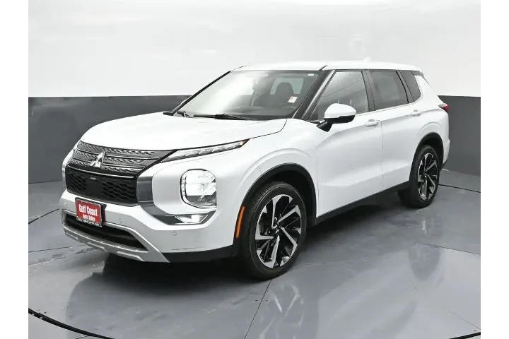 Mitsubishi Outlander 2023 SE image 1